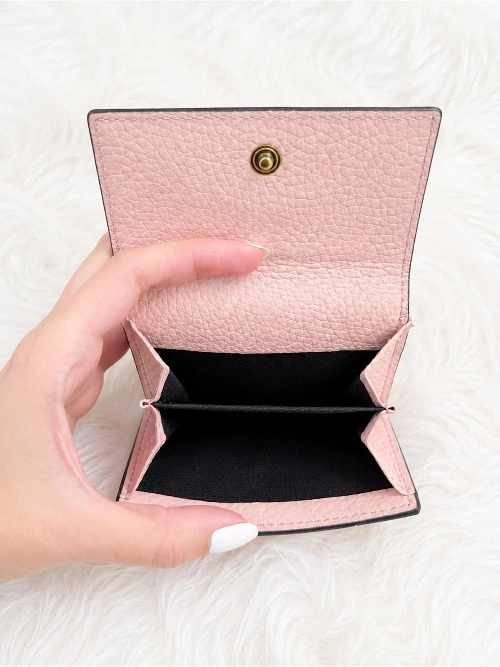 Gucci Blind for Love Bee Compact Wallet – Light Pink Pebbled Leather